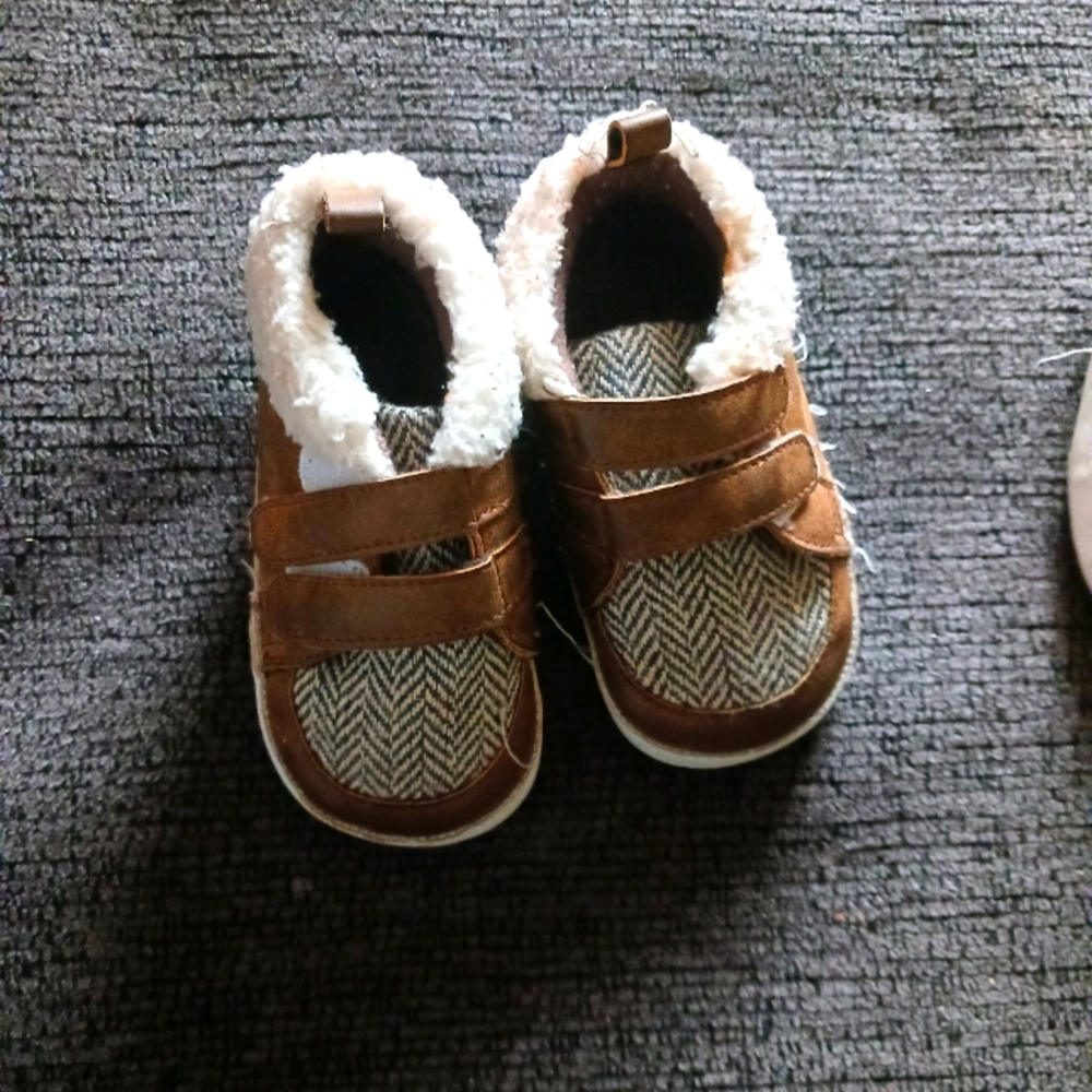Cat&jack baby booties